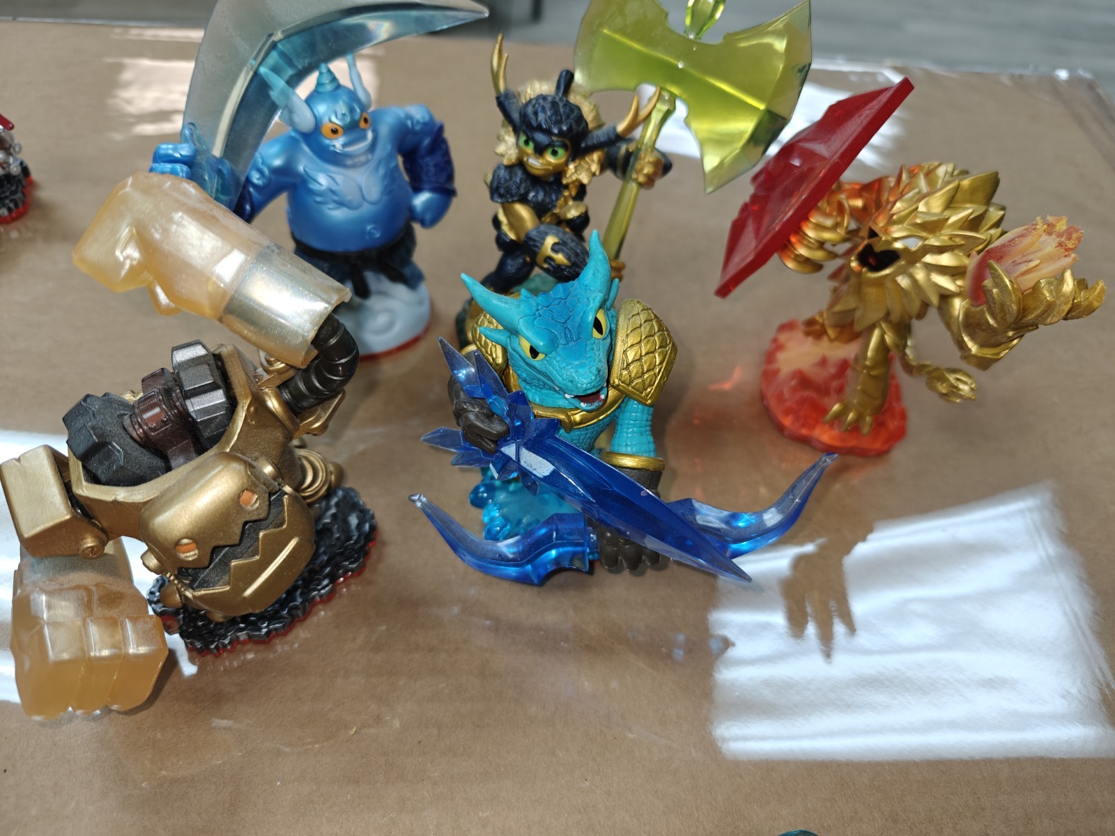 Lot of 11 Skylanders Trap Team Characters & 10 Crystal Traps See Pics