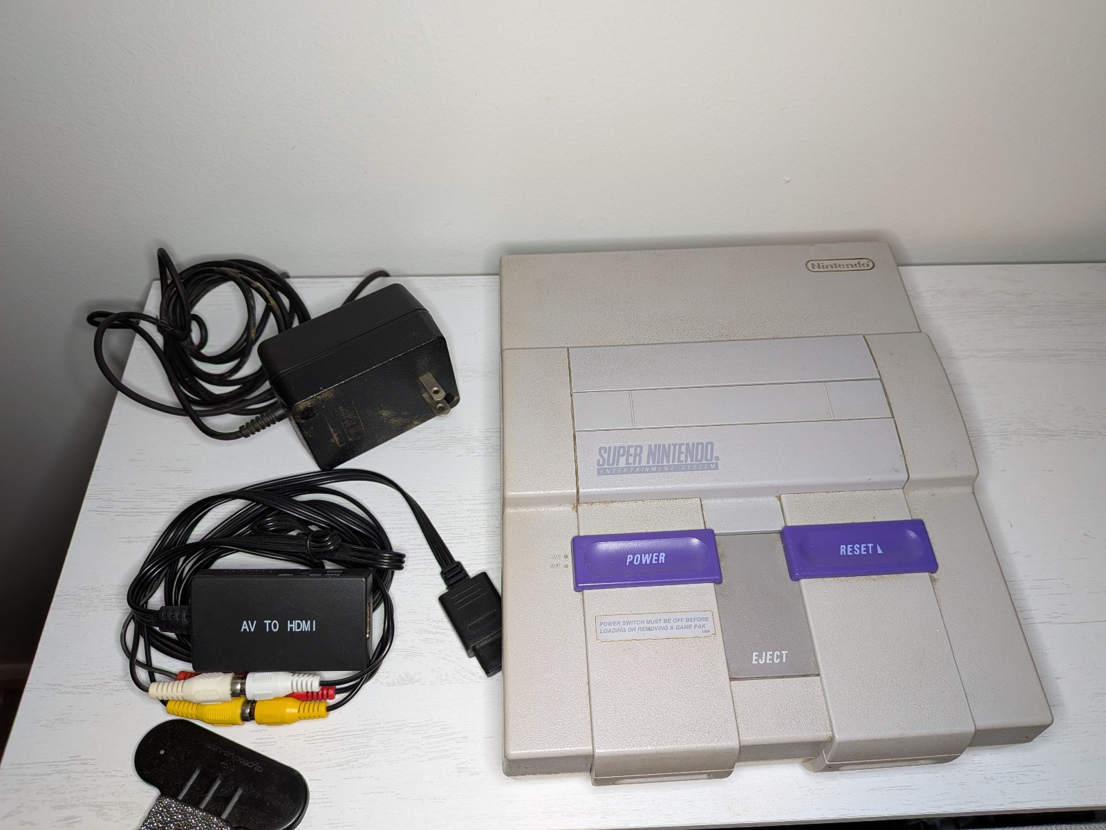 ORIGINAL NINTENDO NES CLASSIC – TWO CONTROLLERS* AV2HDMI ADAPTER* PWR* TESTED*