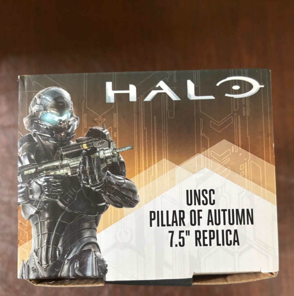 Dark Horse Halo 7.5″ UNSC Pillar of Autumn Replica Statue