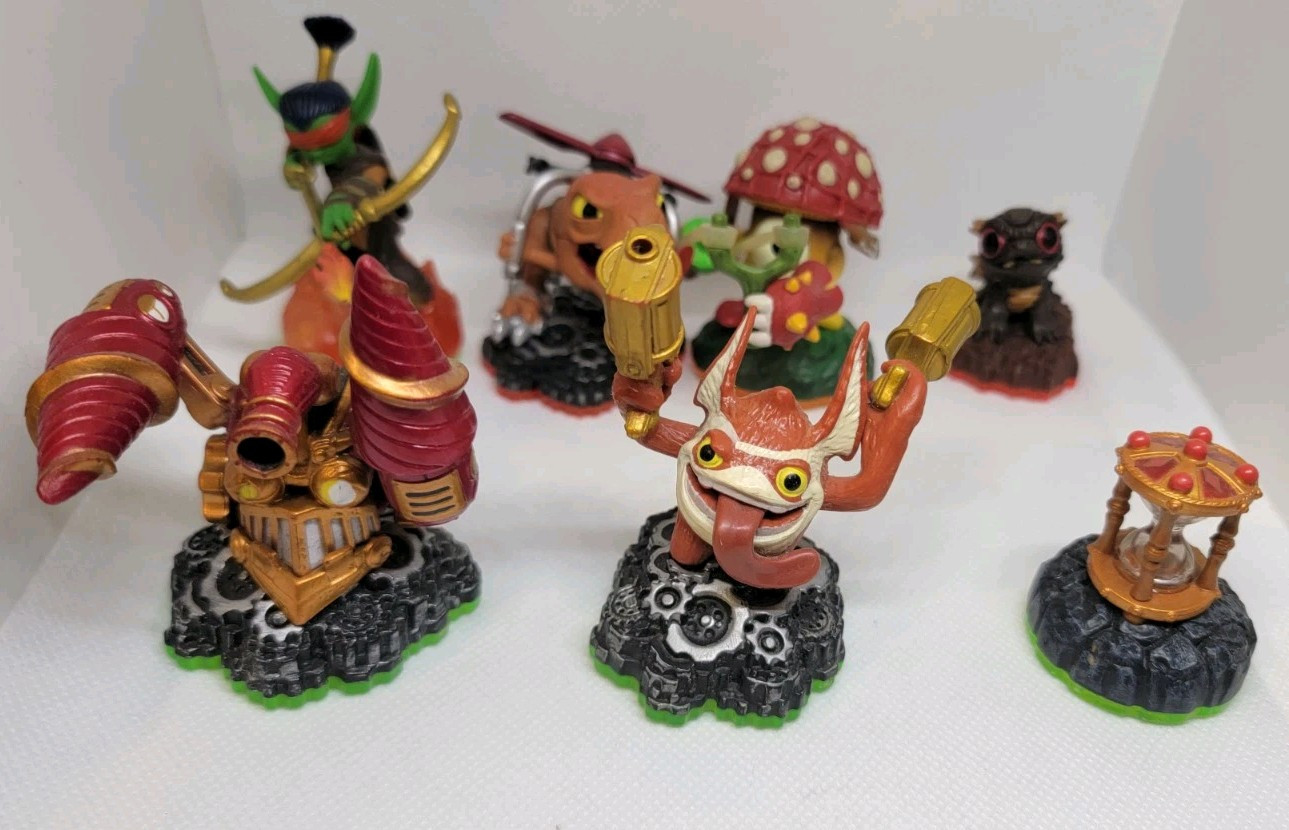 Activision Skylanders 29 Piece Lot Characters, Vehicles, Items, Weapons