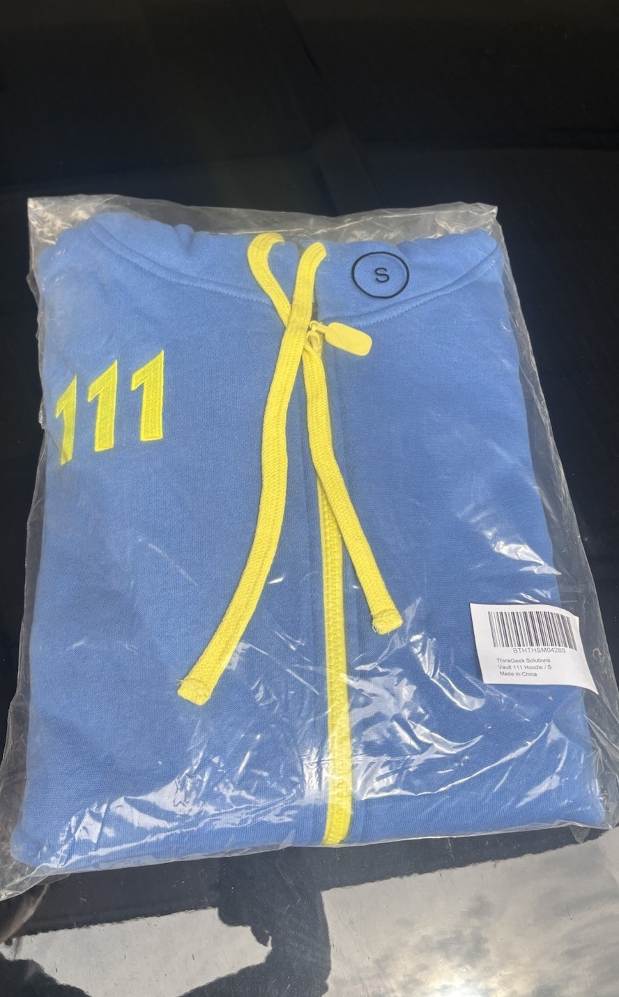 ThinkGeek Solutions Vault 111 Hooded Zipper Hoodie Blue Yellow S