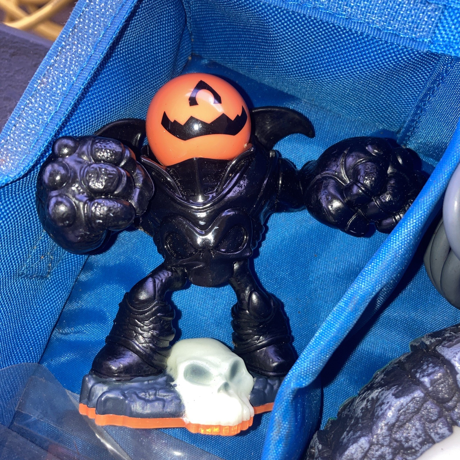 Skylanders Travel Case With 22 Skylanders