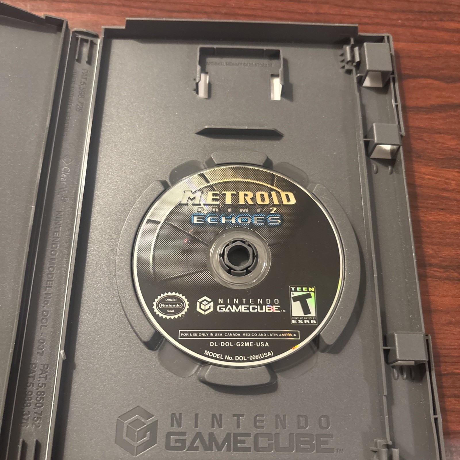 Metroid Prime 2: Echoes (GameCube, 2004) all booklets included