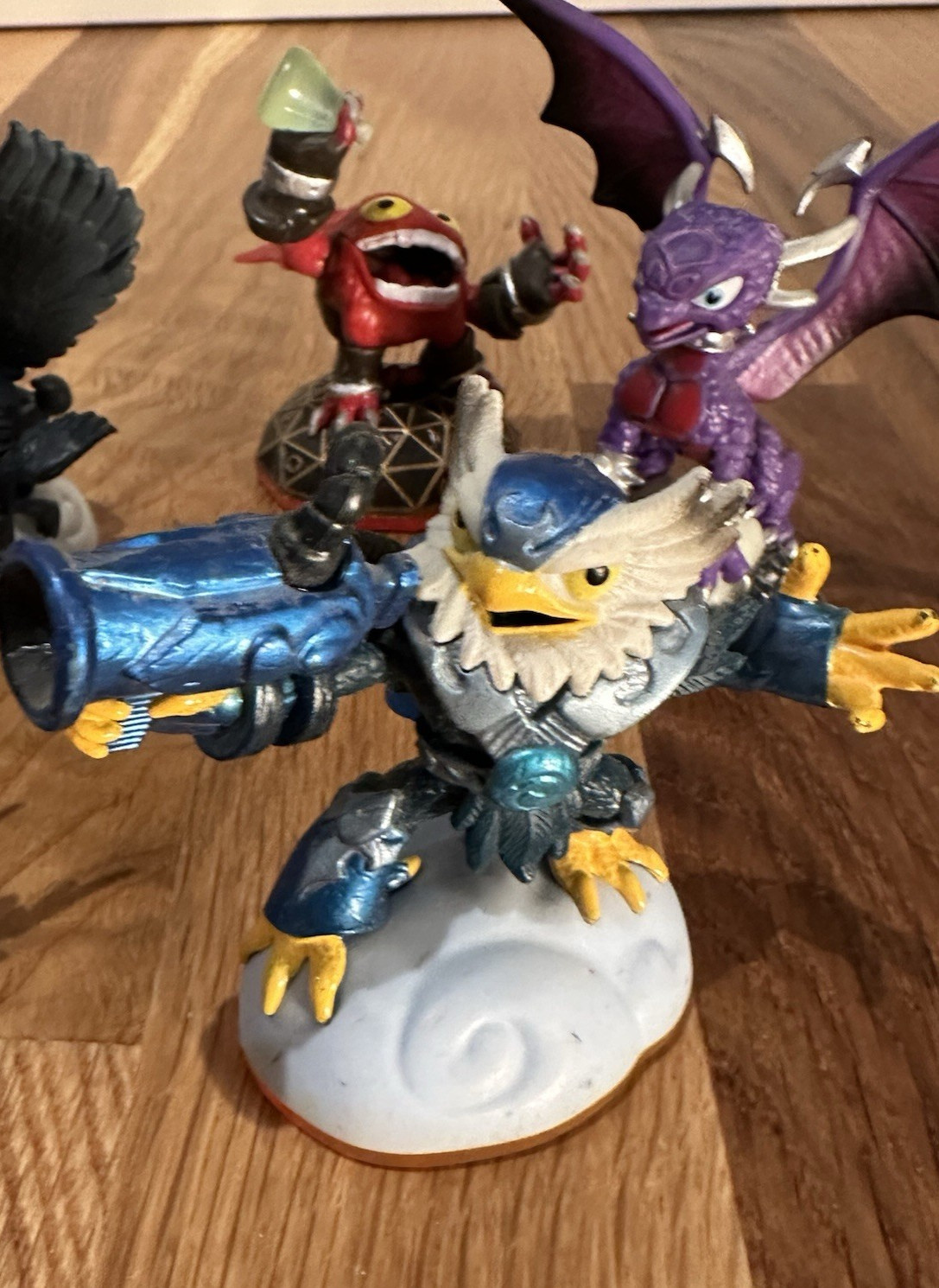 Skylanders Giants Series 2 – Lot of 8 Figures / Eye Brawl and more.