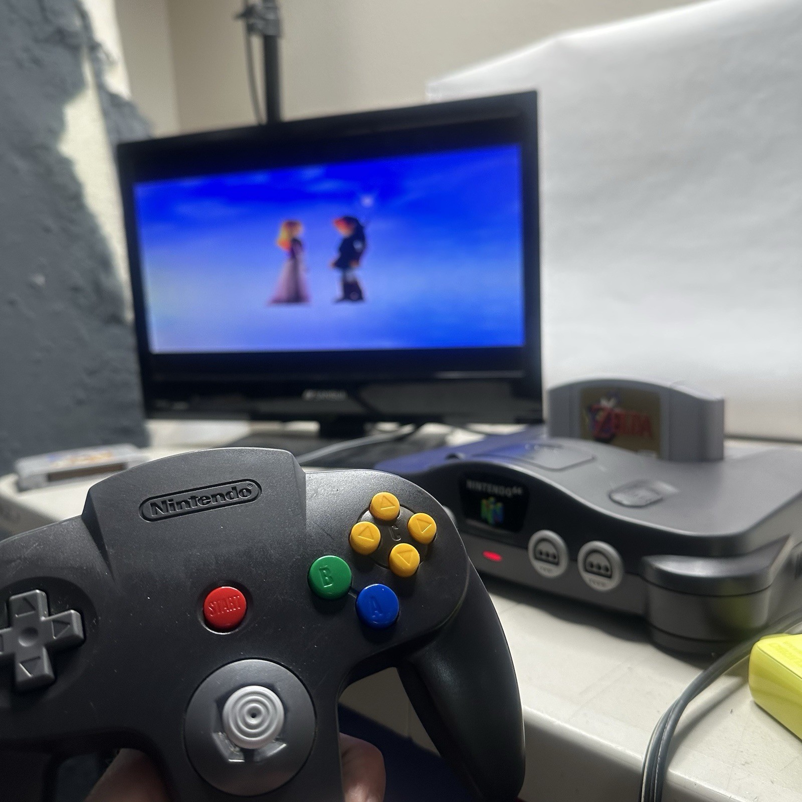 Nintendo 64 N64 Gaming Console with Black Controller & Cords READ