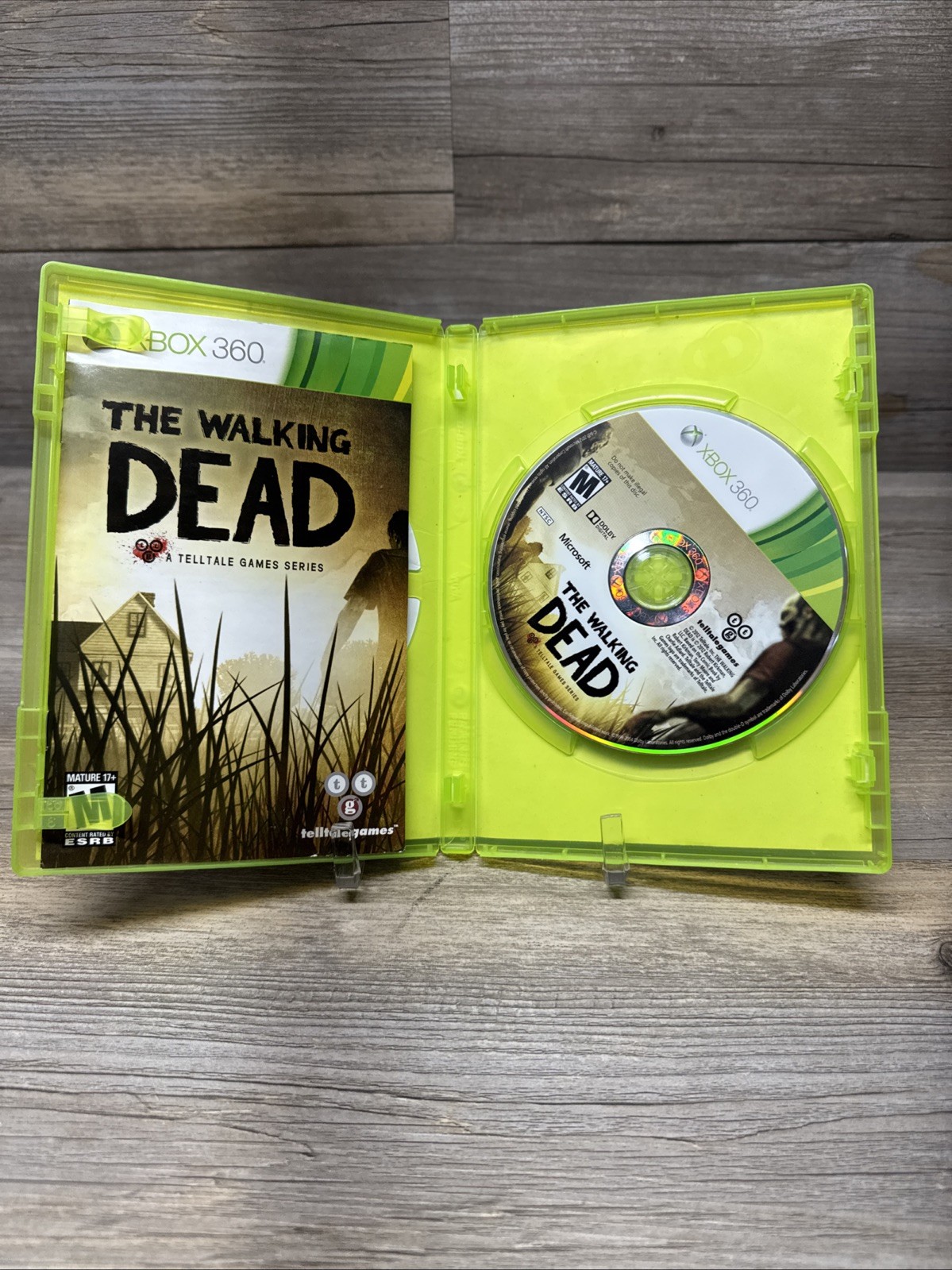 The Walking Dead: A Telltale Games Series CIB W/ Manual – Xbox 360 – TESTED