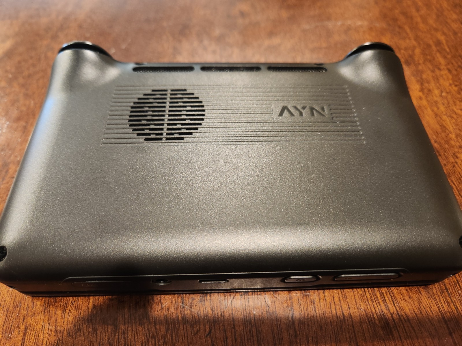 AYN THOR MAX 16GB – 1TB w/ Carry Bag
