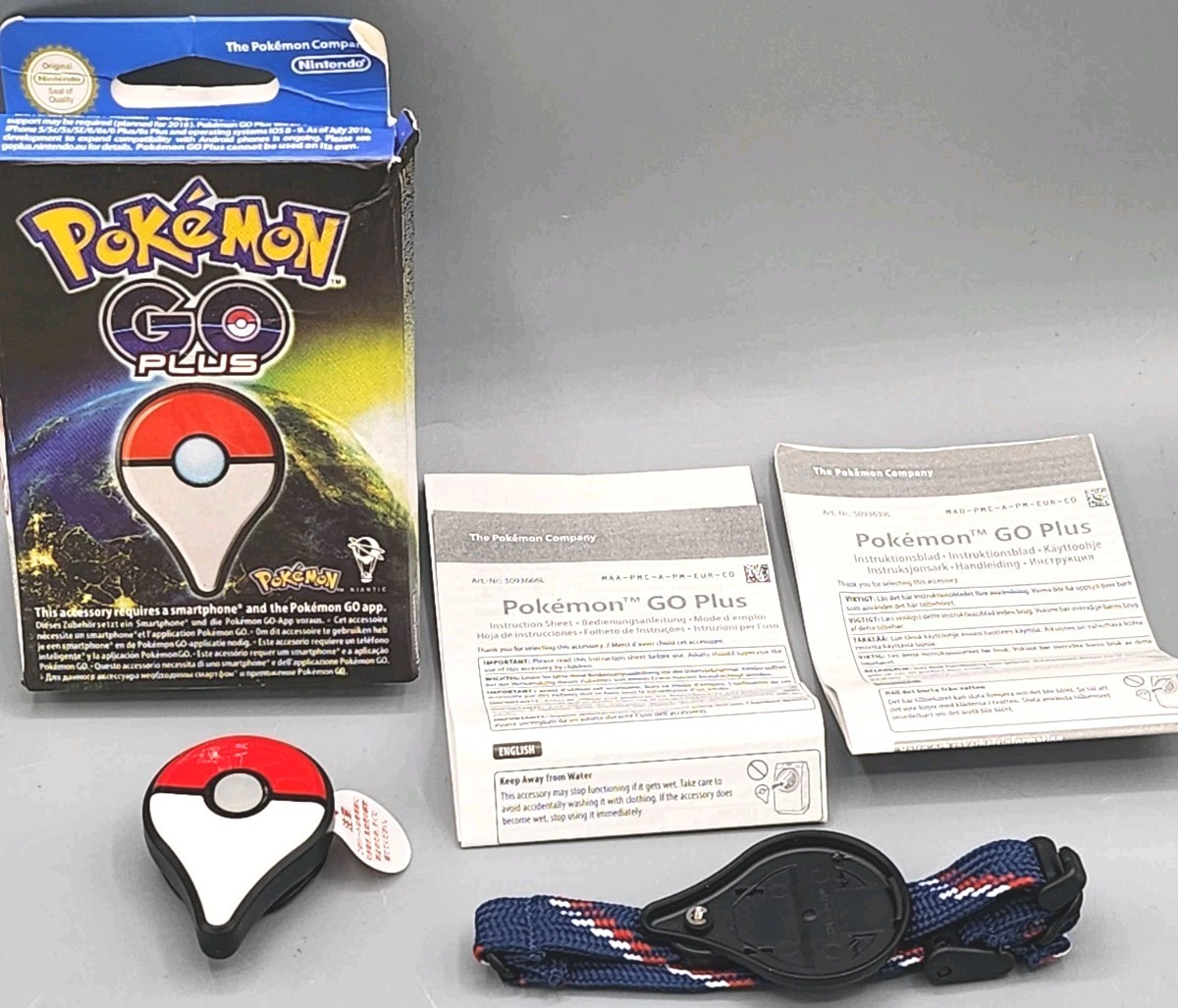 NEW UNUSED Nintendo Pokemon Go Plus w Bracelet PMC-001 Tab Booklets & Box