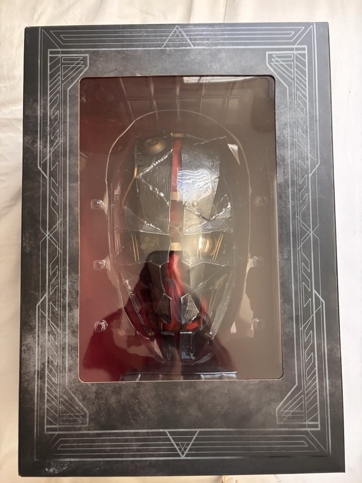 Dishonored 2 Collector’s Edition Corvo Mask Replica & Stand with Emily’s Ring