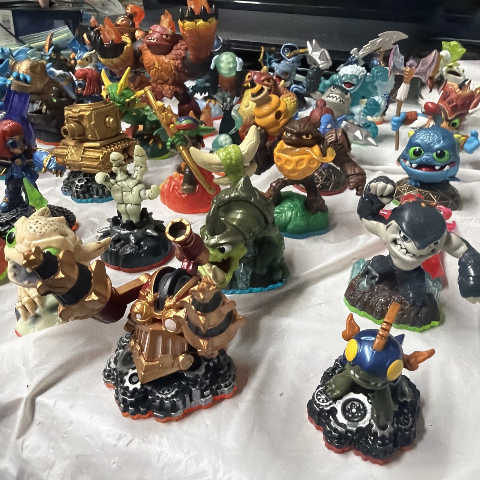 LOT 42 Skylanders: Spyro’s, Giants & More Adventure Game Skylander Figures