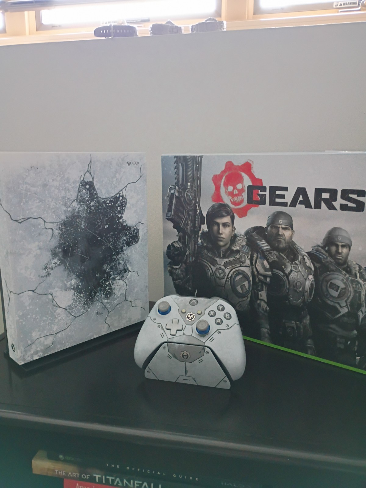 Xbox One X 1TB Gears 5 Limited Edition Console Bundle + Gears 5 Charger. Mint