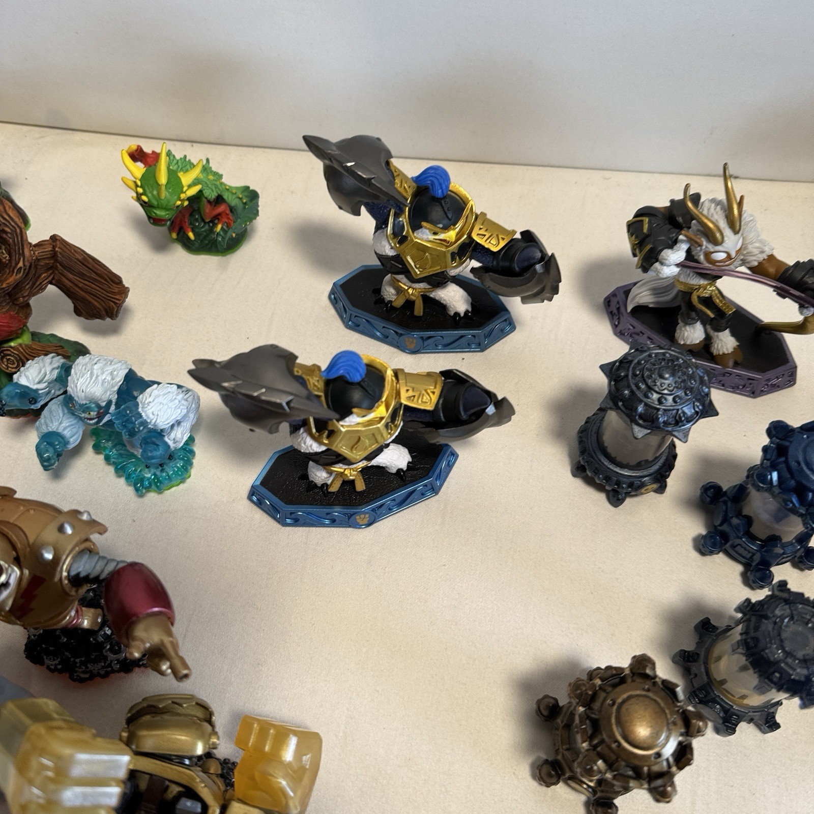 Activision Skylanders Character Figures 90 With Portal Crystals And Keys!