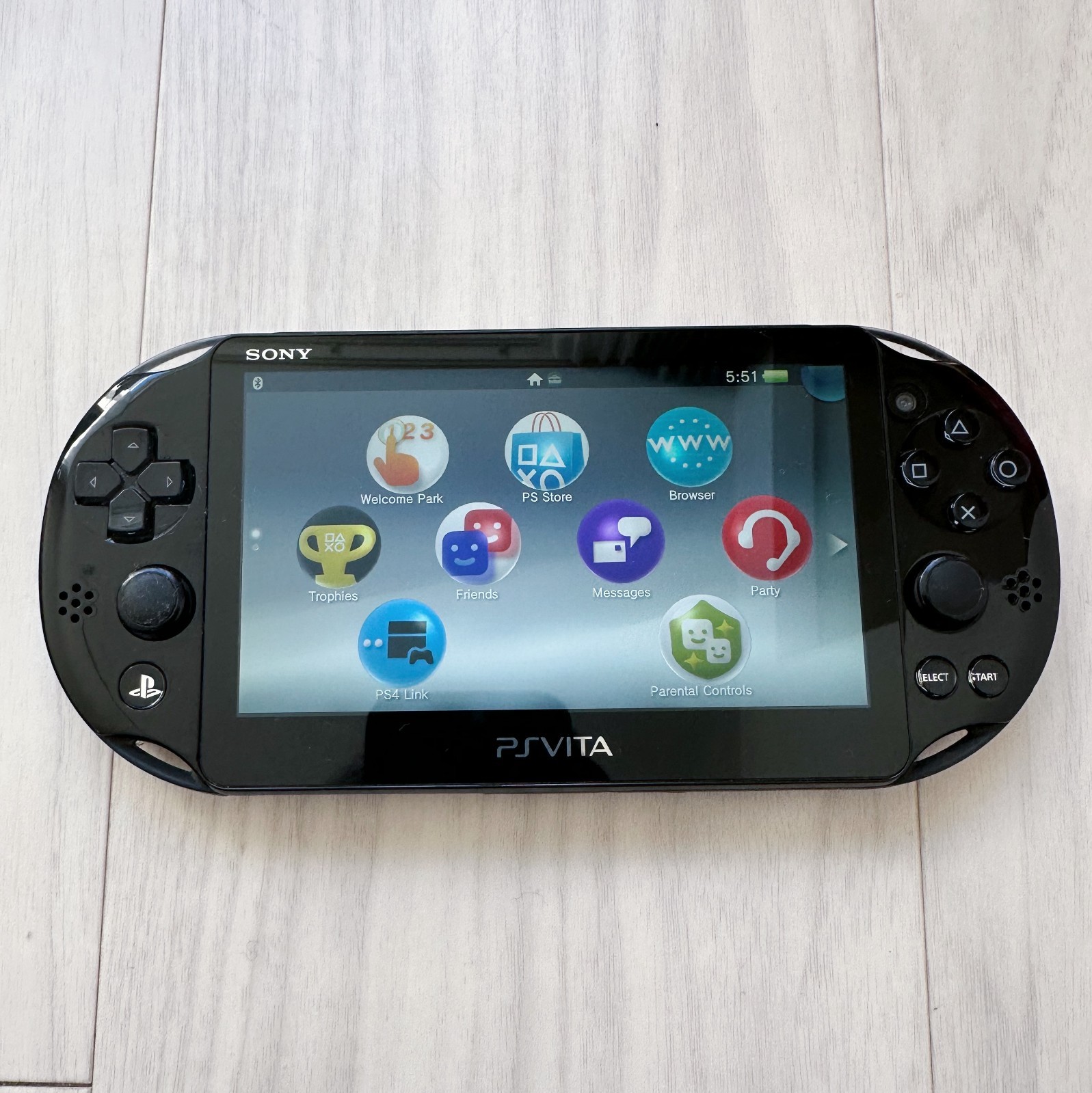 SONY PS Vita PCH-2000 black PlayStation Working console oinly Region Free