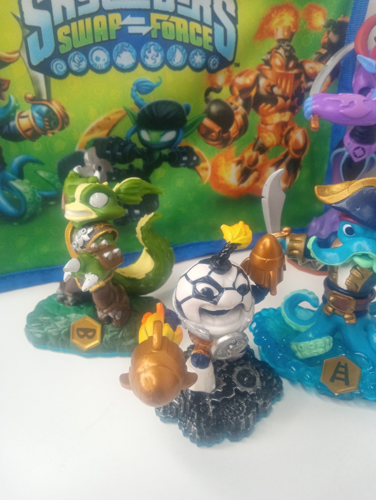 Huge Skylanders Lot 19 Figures With Carry Case Rare