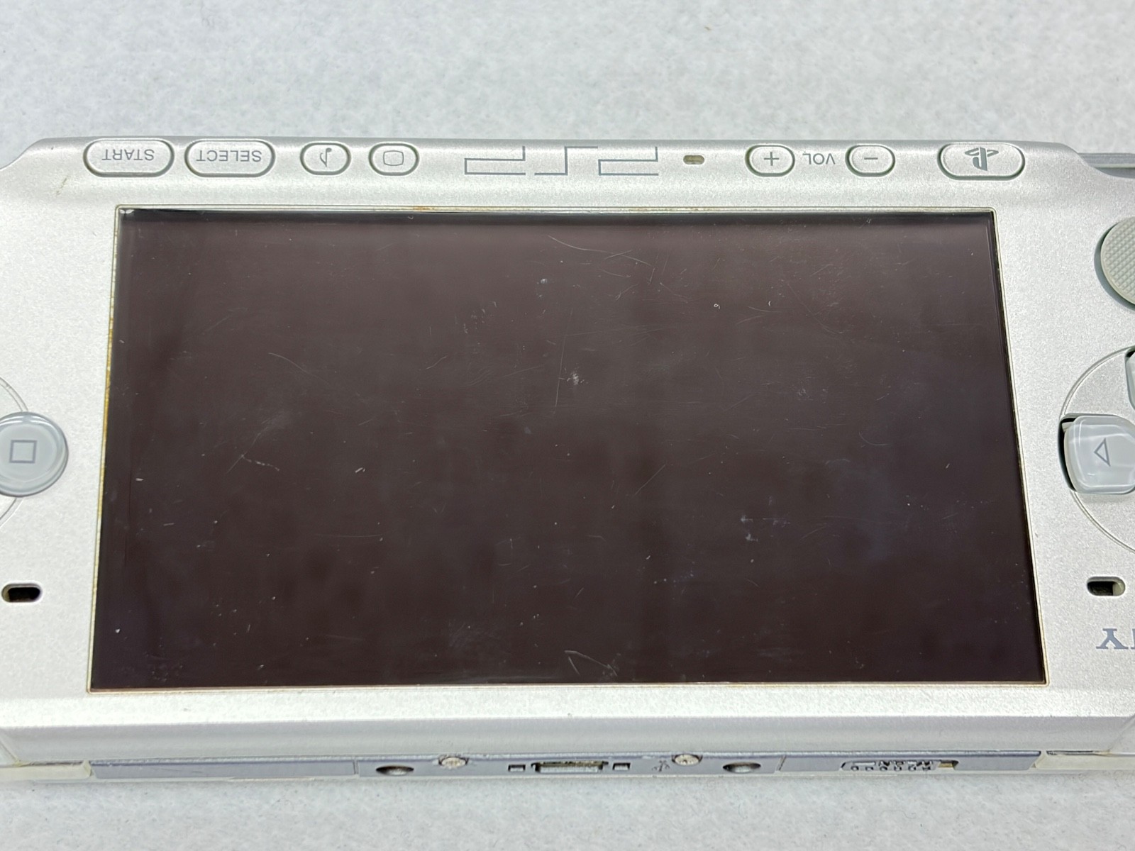 TESTED SONY PSP 3000 SILVER Console + Charger + battery + 3 game Region free 2GB