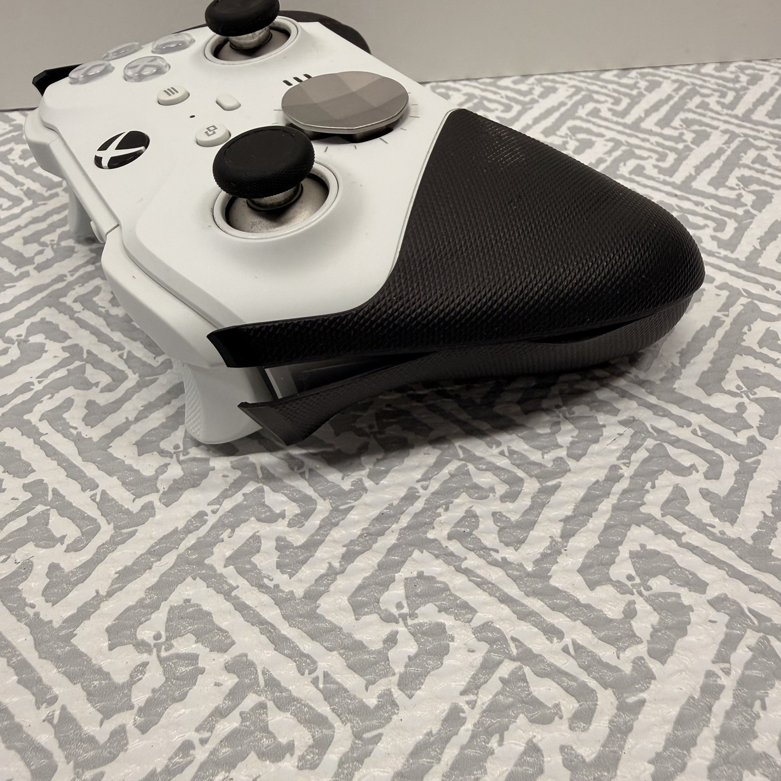Xbox Elite Series 2 Core Controller White – Fully Working, Grip Wear w/ Case