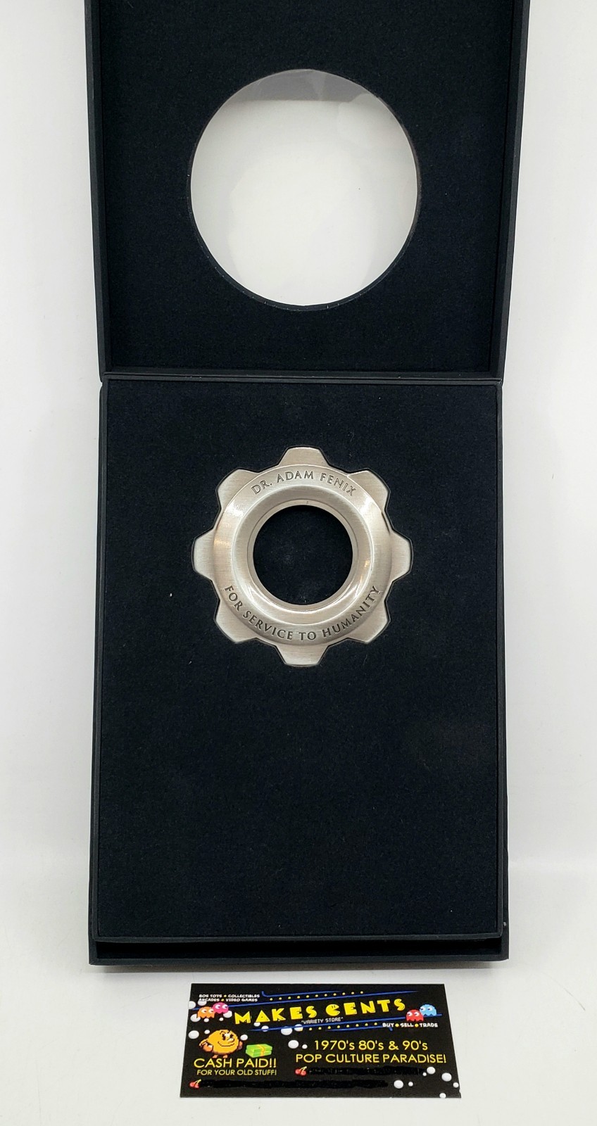 Gears of War 3 Xbox 360 Adam Fenix Octus Collectible w/ Cog Medal, Flag & Game!