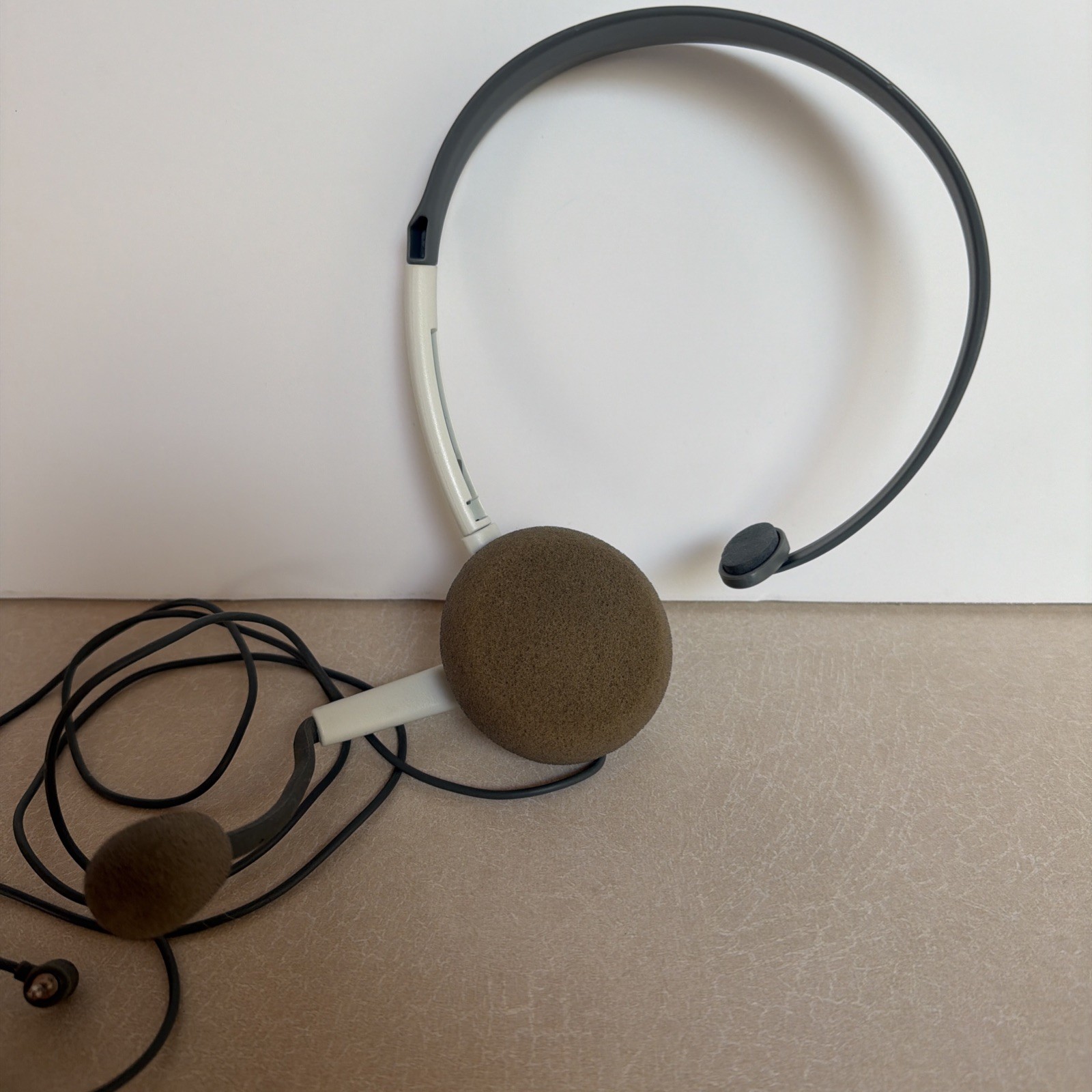 Xbox 360 Headset Headband Microphone Gray & White Untested