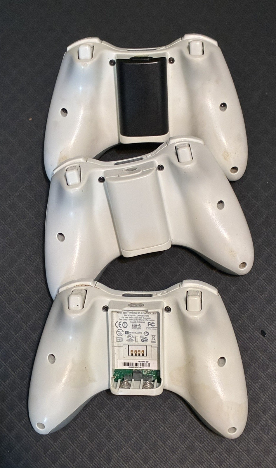 Microsoft Xbox 360 Wireless Controllers White, Lot of 3 Lights Up Untested Parts