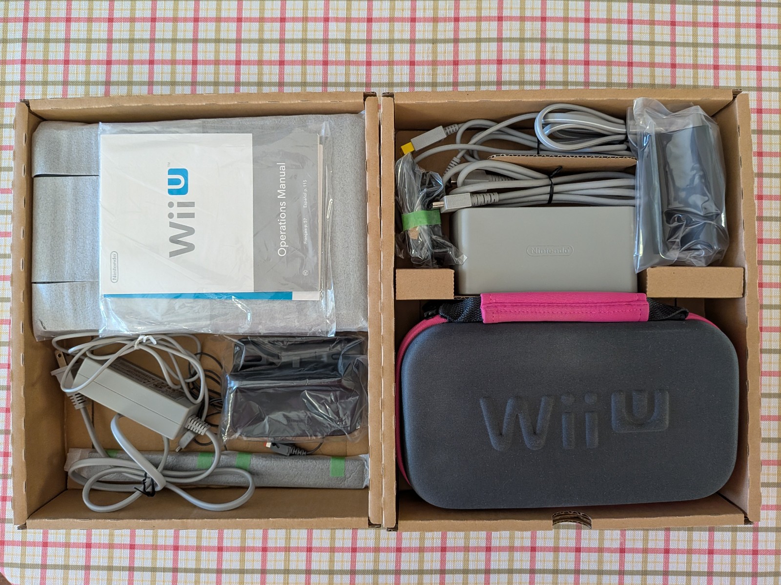 Nintendo Wii U Deluxe 32GB Console w/Original Box, no games, bonus gamepad case