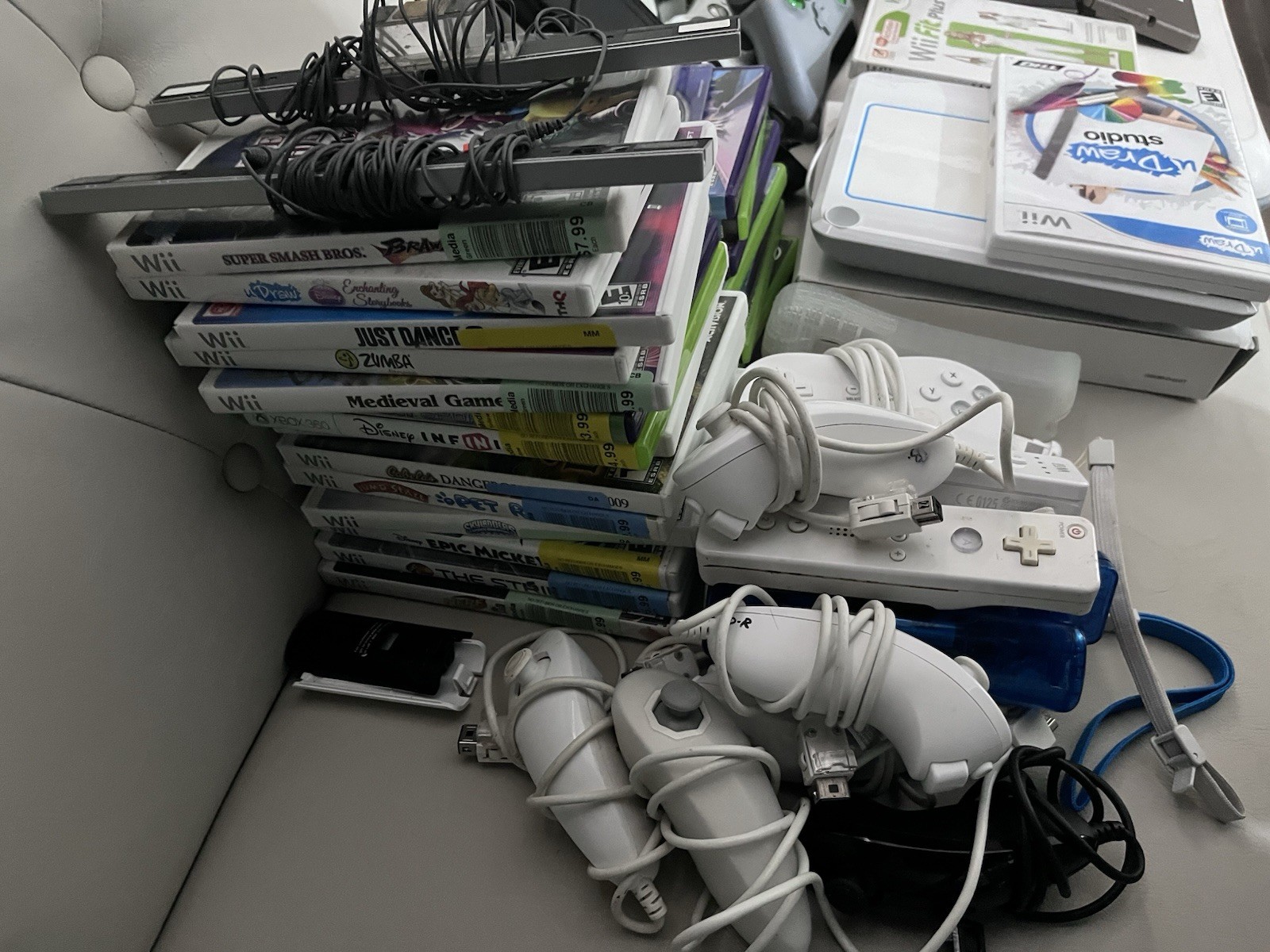 Microsoft Nintendo Sony Mixed Lot: Xbox 360/Wii Consoles, Games
