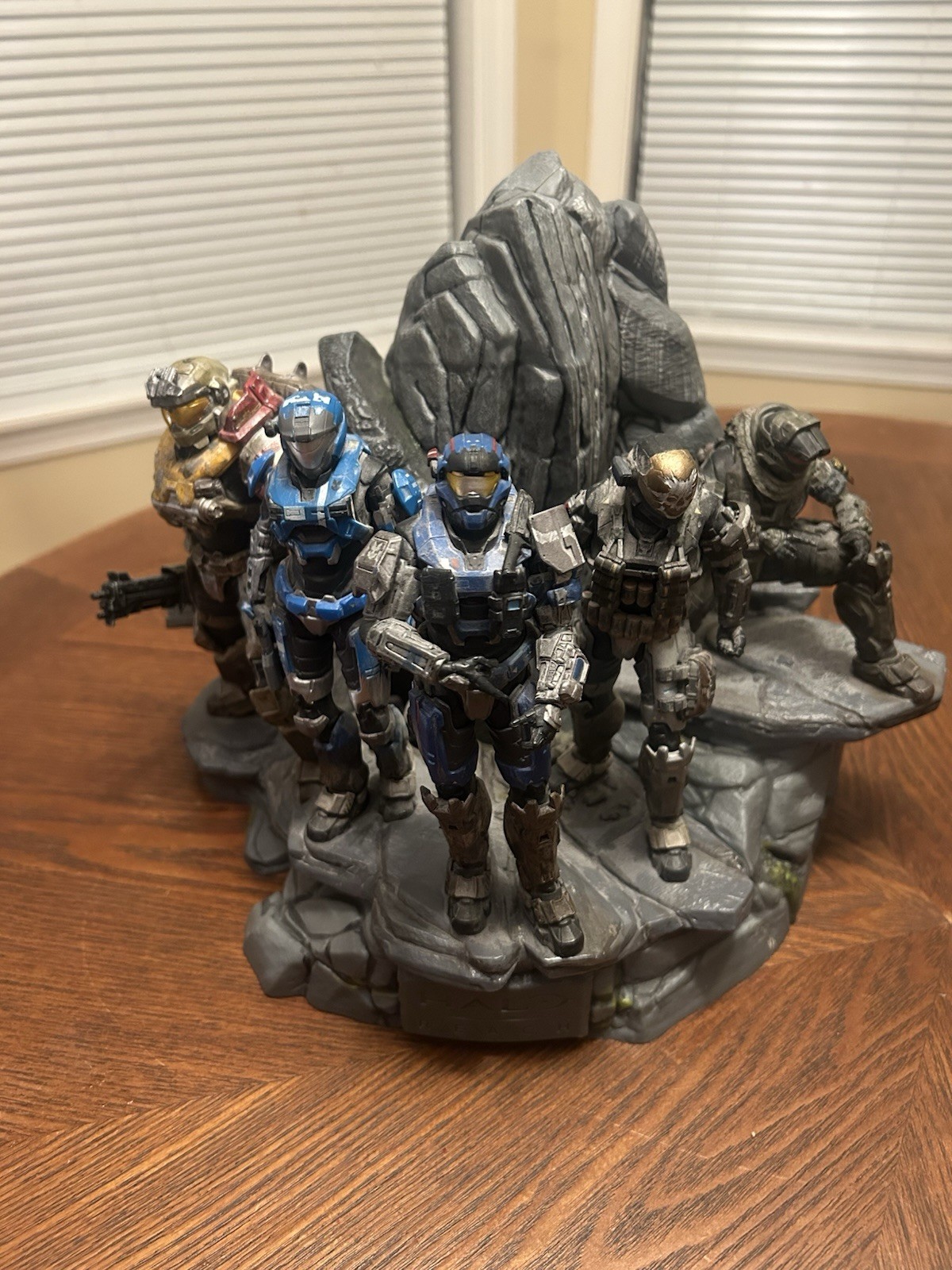 Halo Reach Legendary Edition Statue Noble (MISSING SOME WEAPONS)