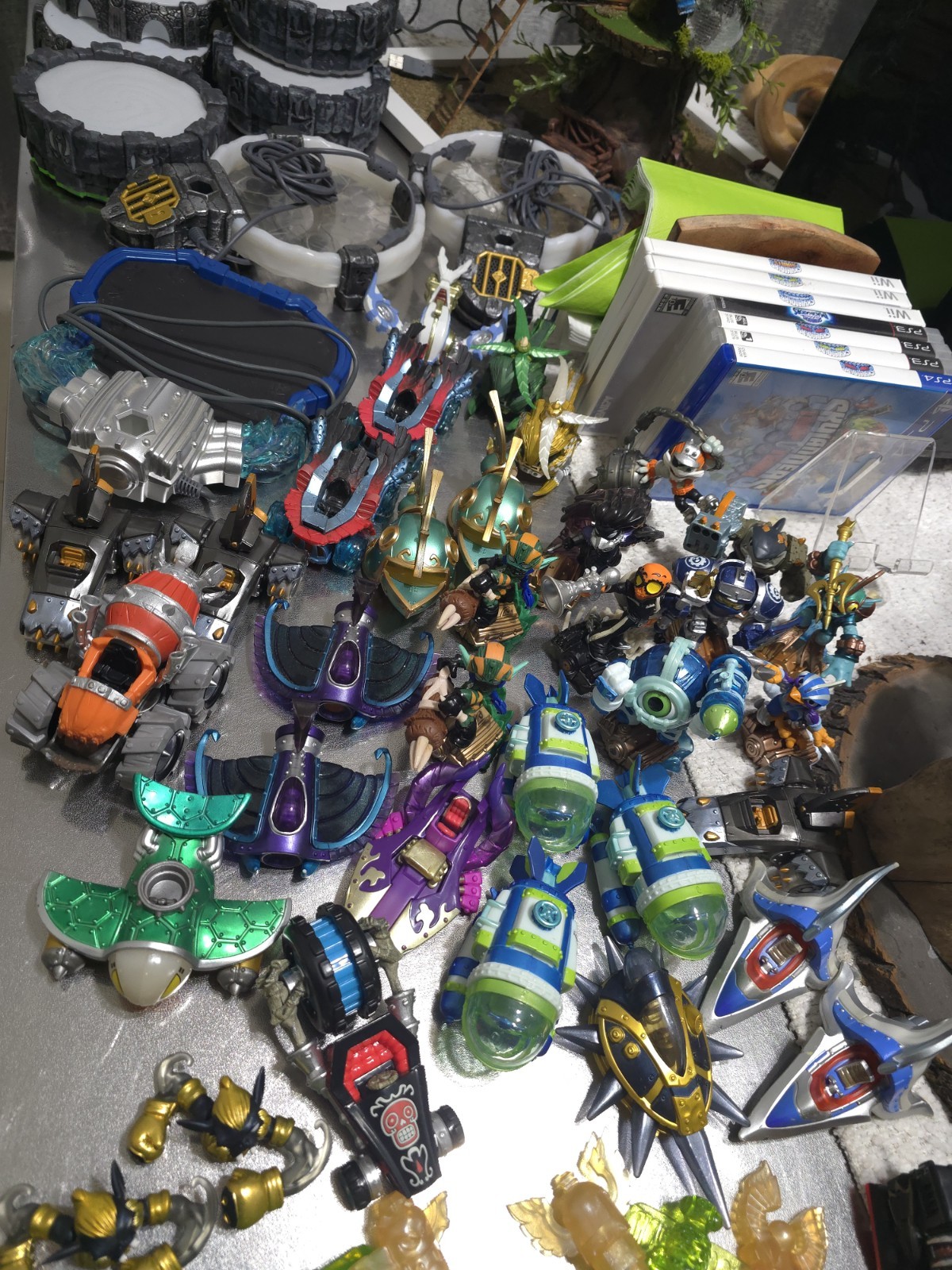 HUGE Skylanders Lot 100+ Figures WORKING GREAT NO RETURNS ACCEPTED