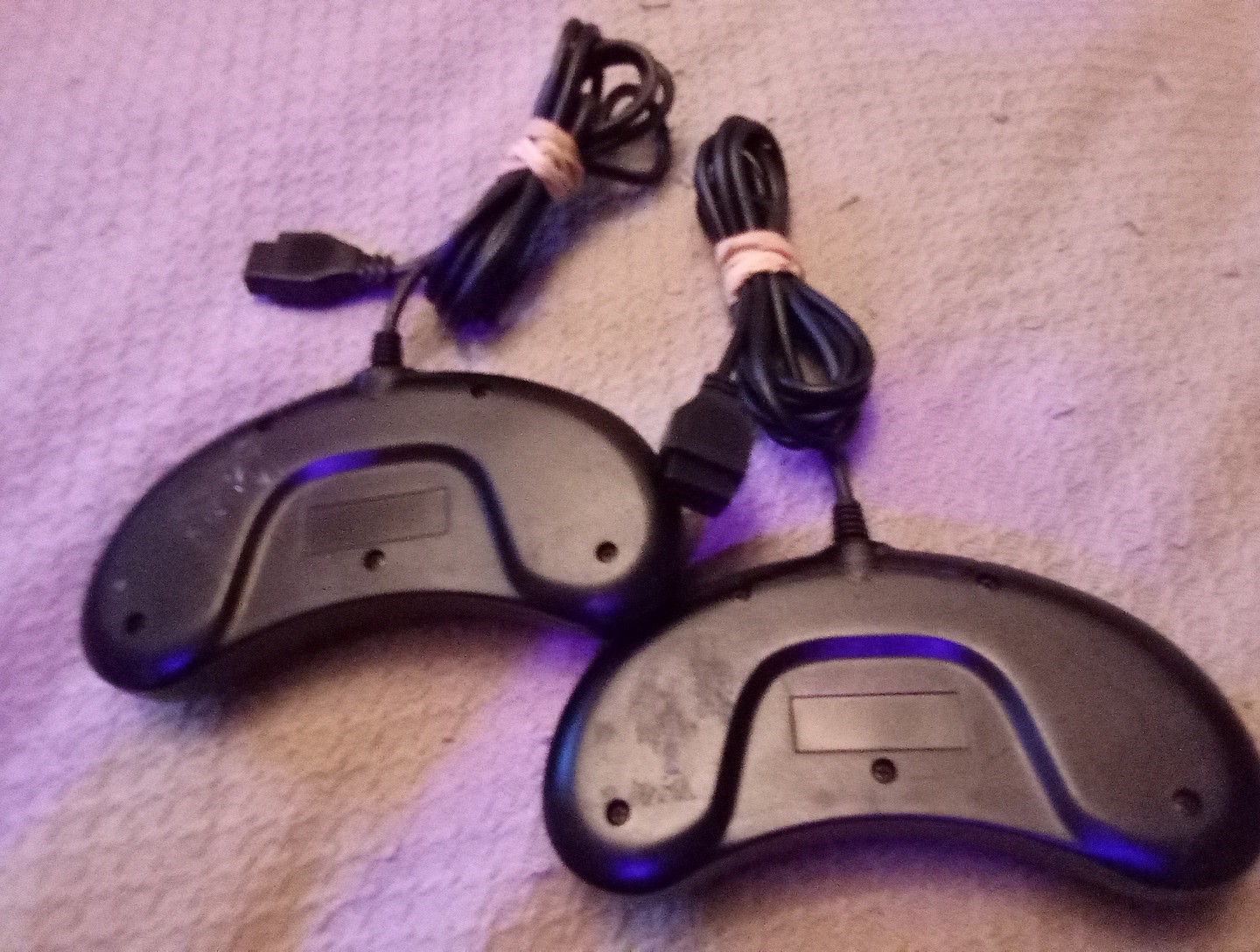 Unbranded/Generic Black Wired Controller / Game Pad For Sega Genesis Untested