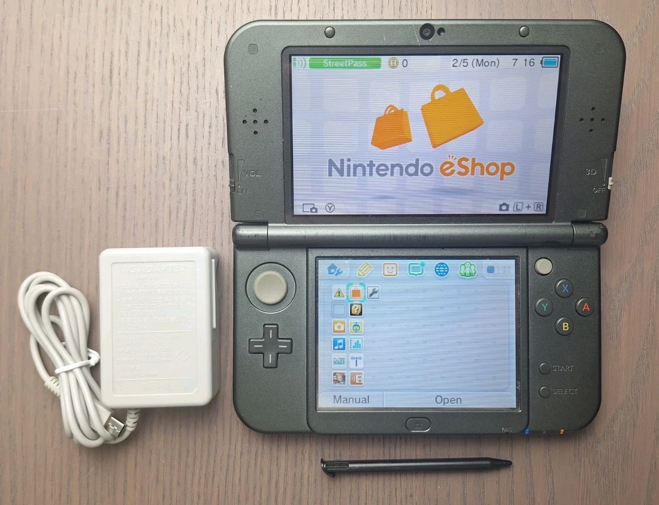 New Nintendo 3DS XL Metallic Black Charger 32GB SD Card REGION FREE BOTTOM IPS