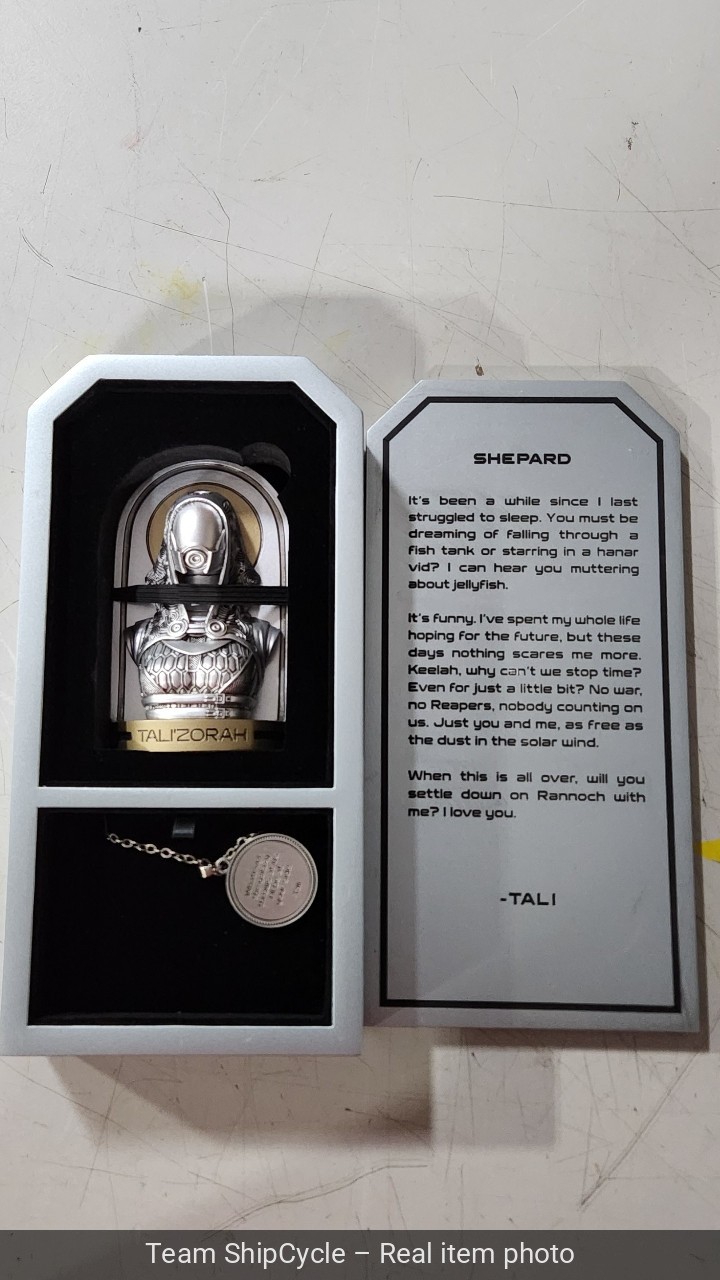 Mass Effect Tali Companion Bundle Round Pendant Bust Official NIB G2U