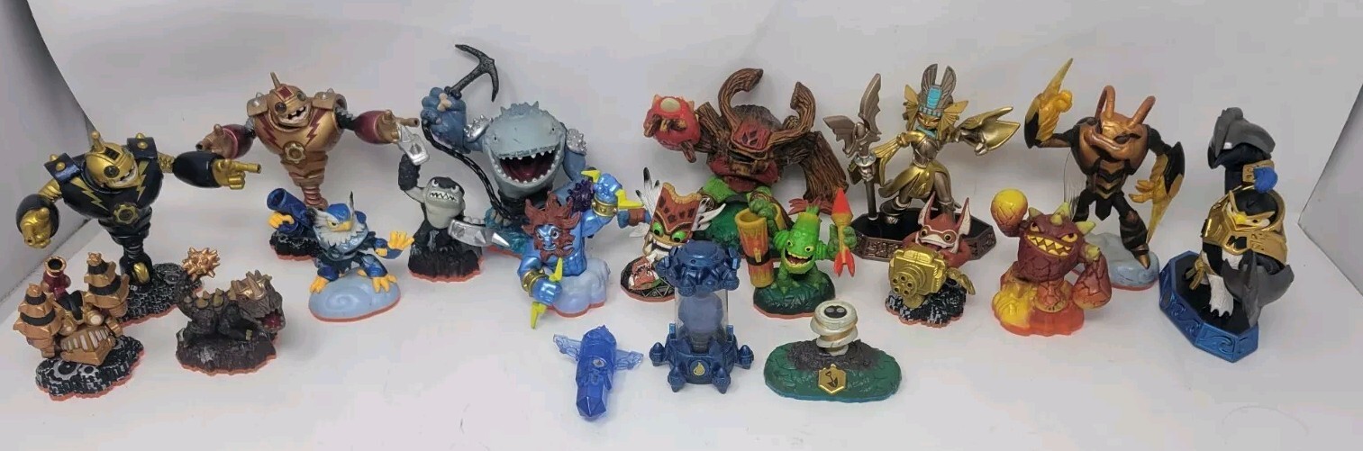 Skylander 19 Figure Lot Skylander Giants And Other Sets.
