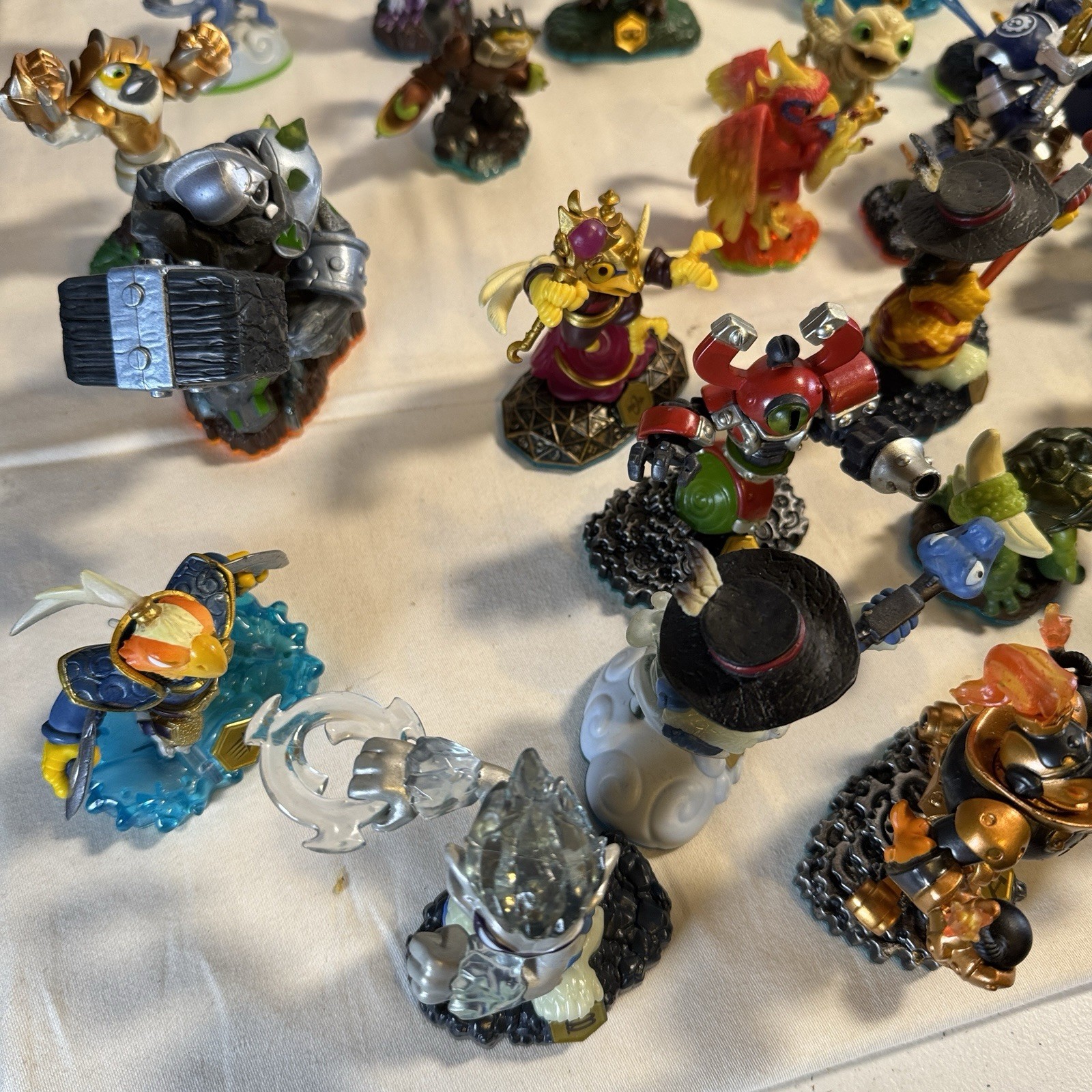Activision Skylanders Character Figures 90 With Portal Crystals And Keys!