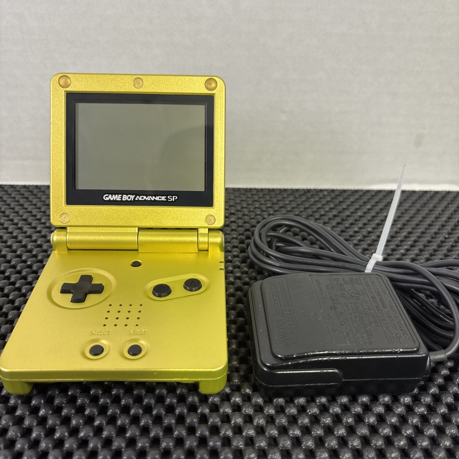 Nintendo Game Boy Advance SP Gold w/Tony Hawk’s Underground 2 OEM Charger
