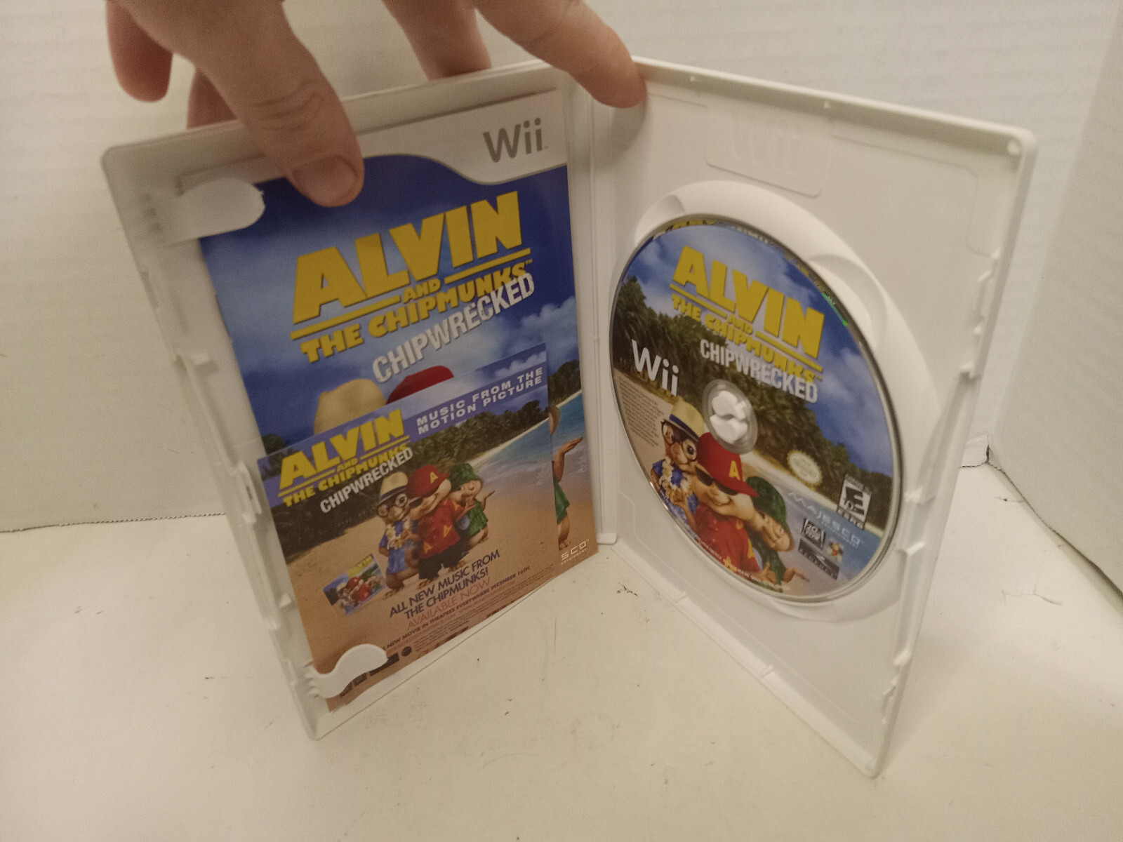 Nintendo Wii Alvin and the Chipmunks Chipwrecked 2011 CIB Tested
