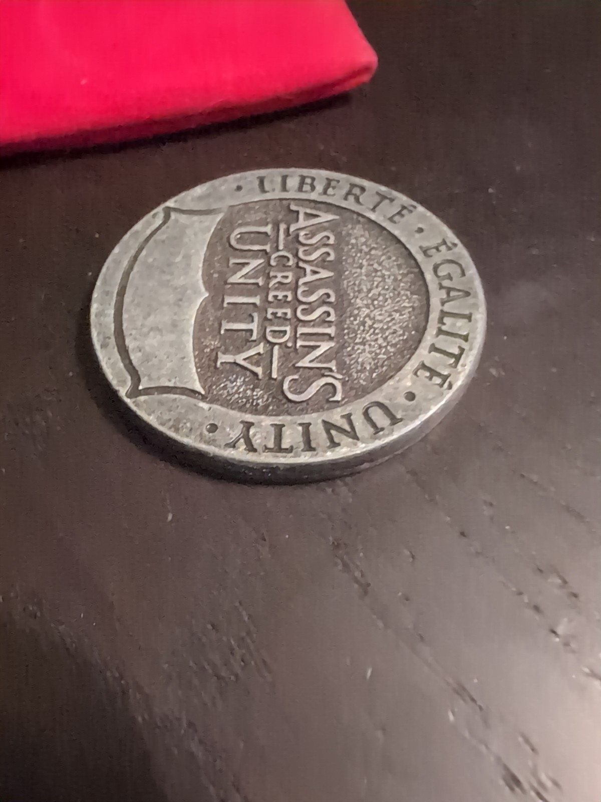 LOOT CRATE EXCLUSIVE Assassin’s Creed Unity Coin Medal Token w/ Velvet Pouch