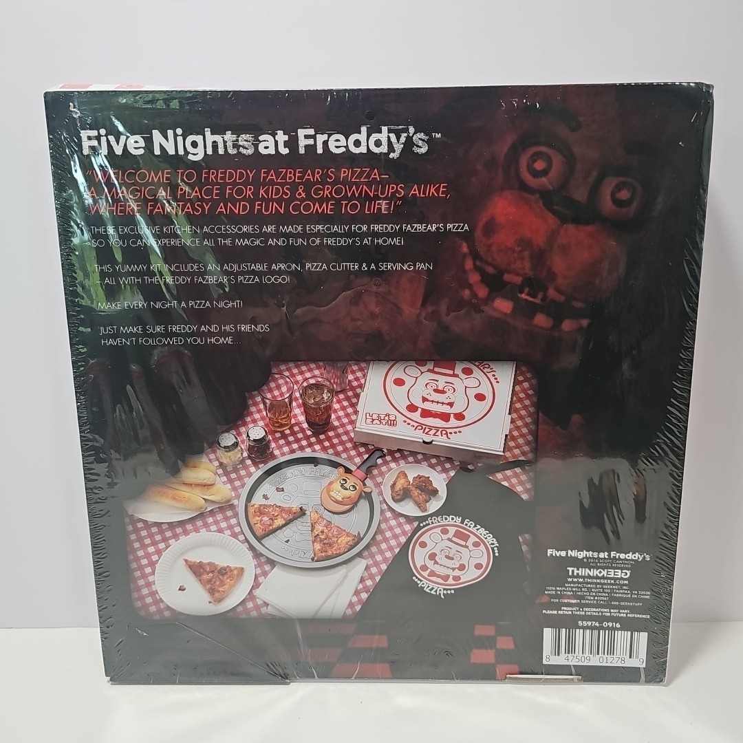 Five Nights At Freddy’s 3-Piece Pizza Kit Pan Cutter Apron Fnaf Sealed Costume