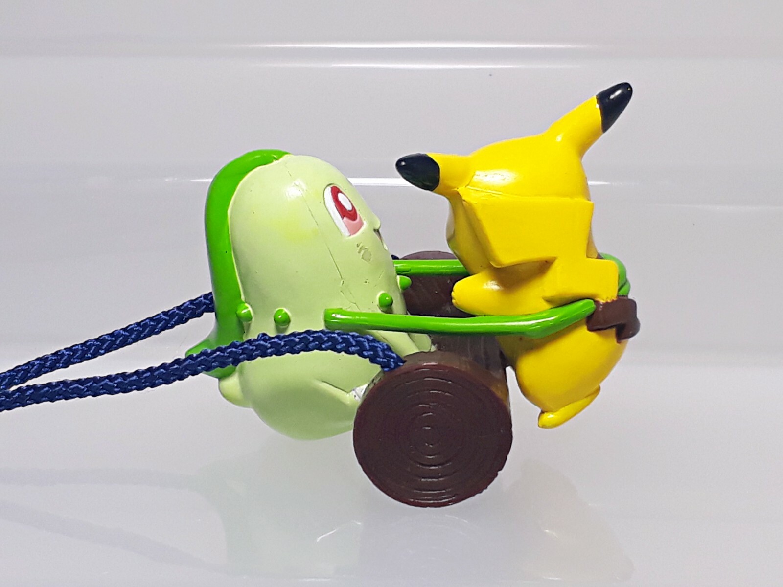 Chikorita Pikachu Pokemon Figure Swing Keychain Banpresto 2002 Japan Q06 1.8in