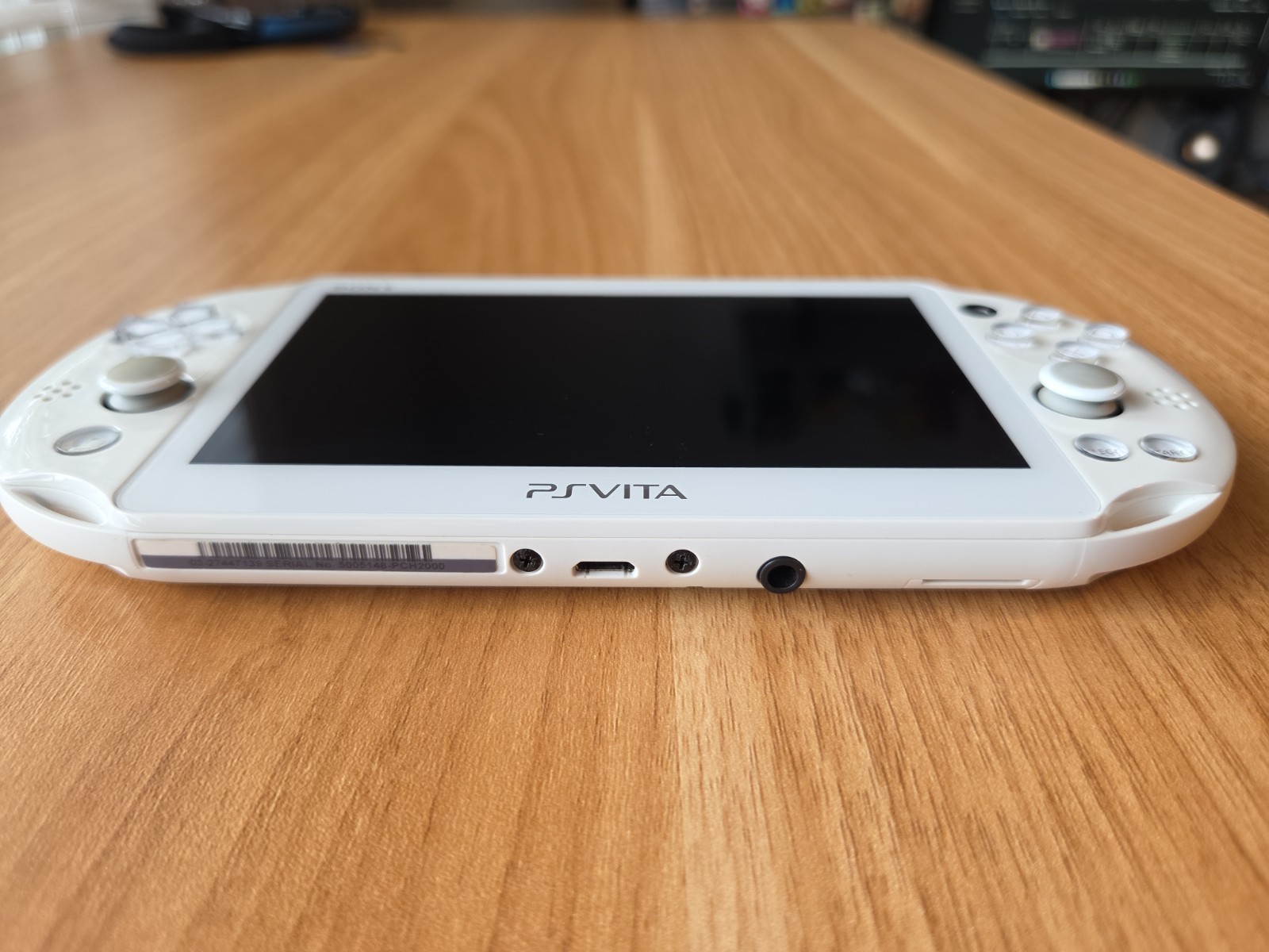 Sony Playstation PS Vita 2000 Slim PCH-2000 – Pearl White + Charger