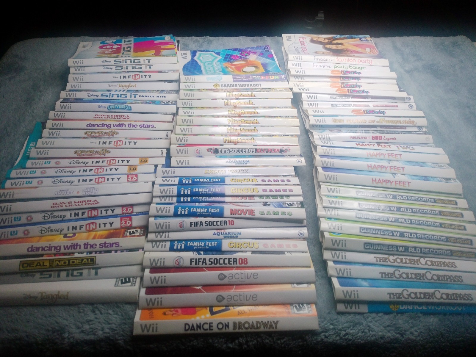 Lot of 323 Nintendo Wii/Wii U Cover Arts – Original/Authentic – Free Shipping!