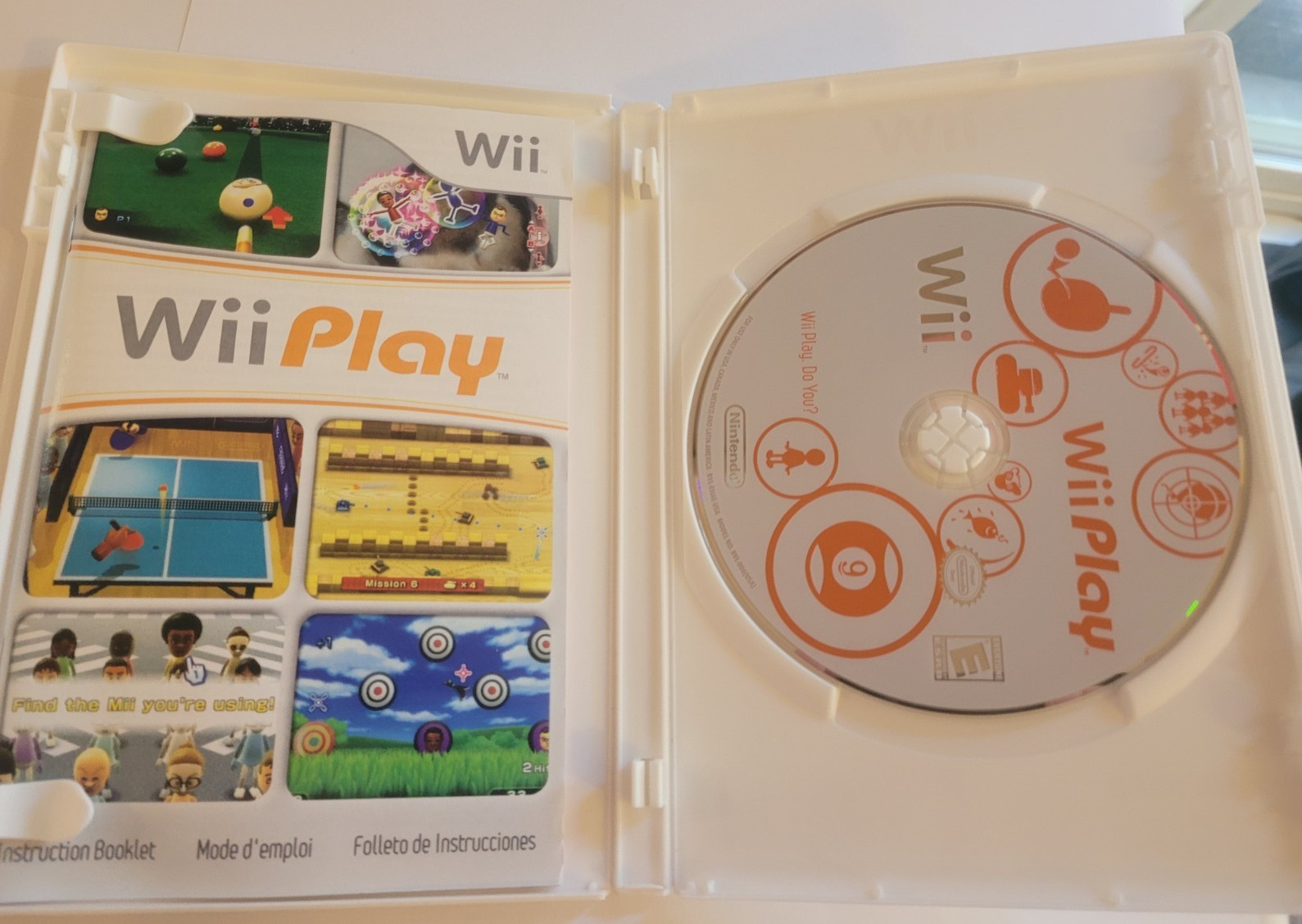 Wii Play Nintendo Wii Game CIB with case and manual tested works- no controller