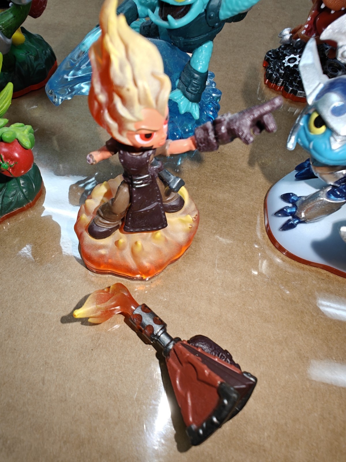 Lot of 11 Skylanders Trap Team Characters & 10 Crystal Traps See Pics