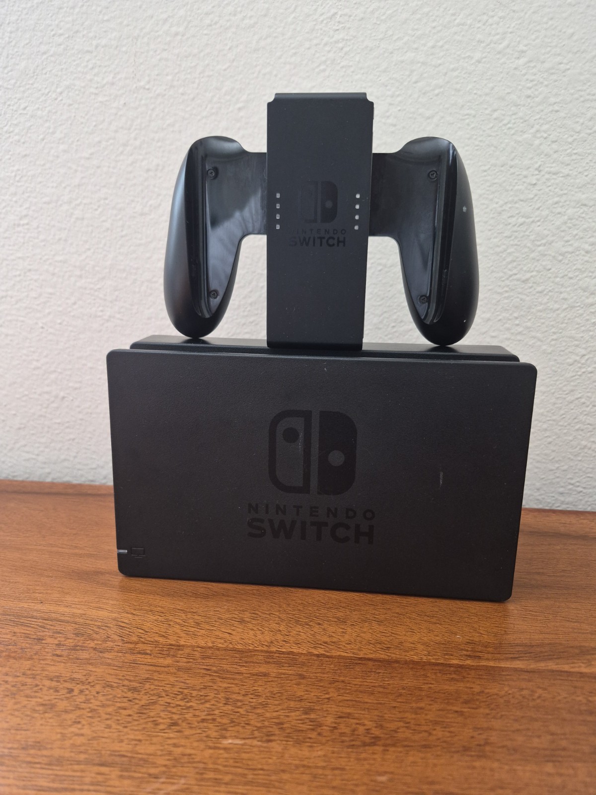 Nintendo Switch Game Console TV Dock HAC-007 & Joy Con Controller HAC-011