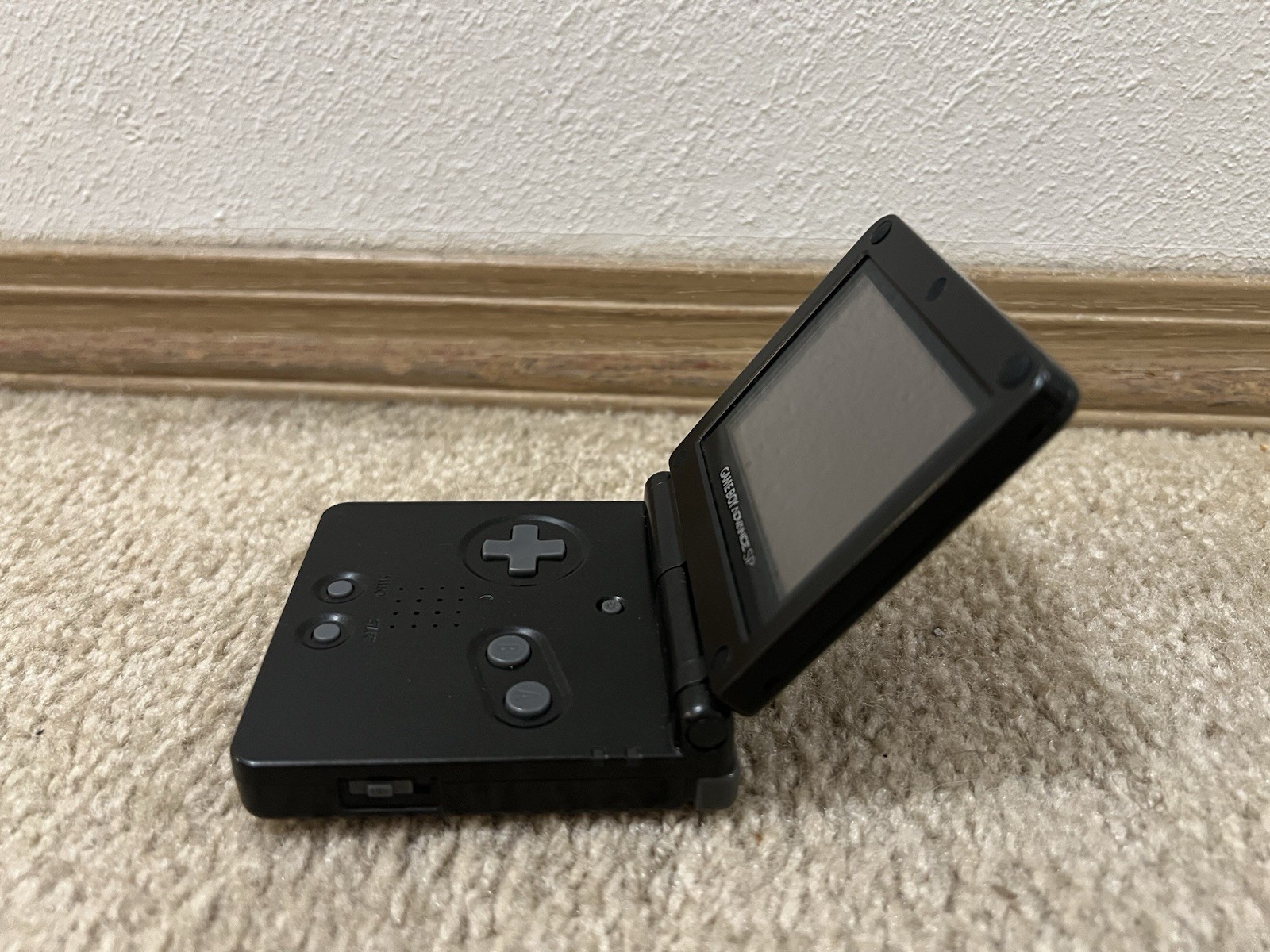 Nintendo Game Boy Advance SP Onyx Black Handheld Console – Turns on – read desc