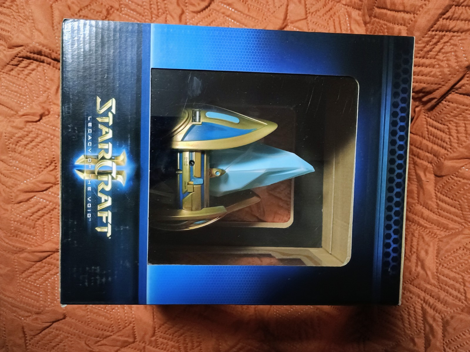 ThinkGeek StarCraft II Protoss Pylon Desktop Power Station Lights Up 2x USB