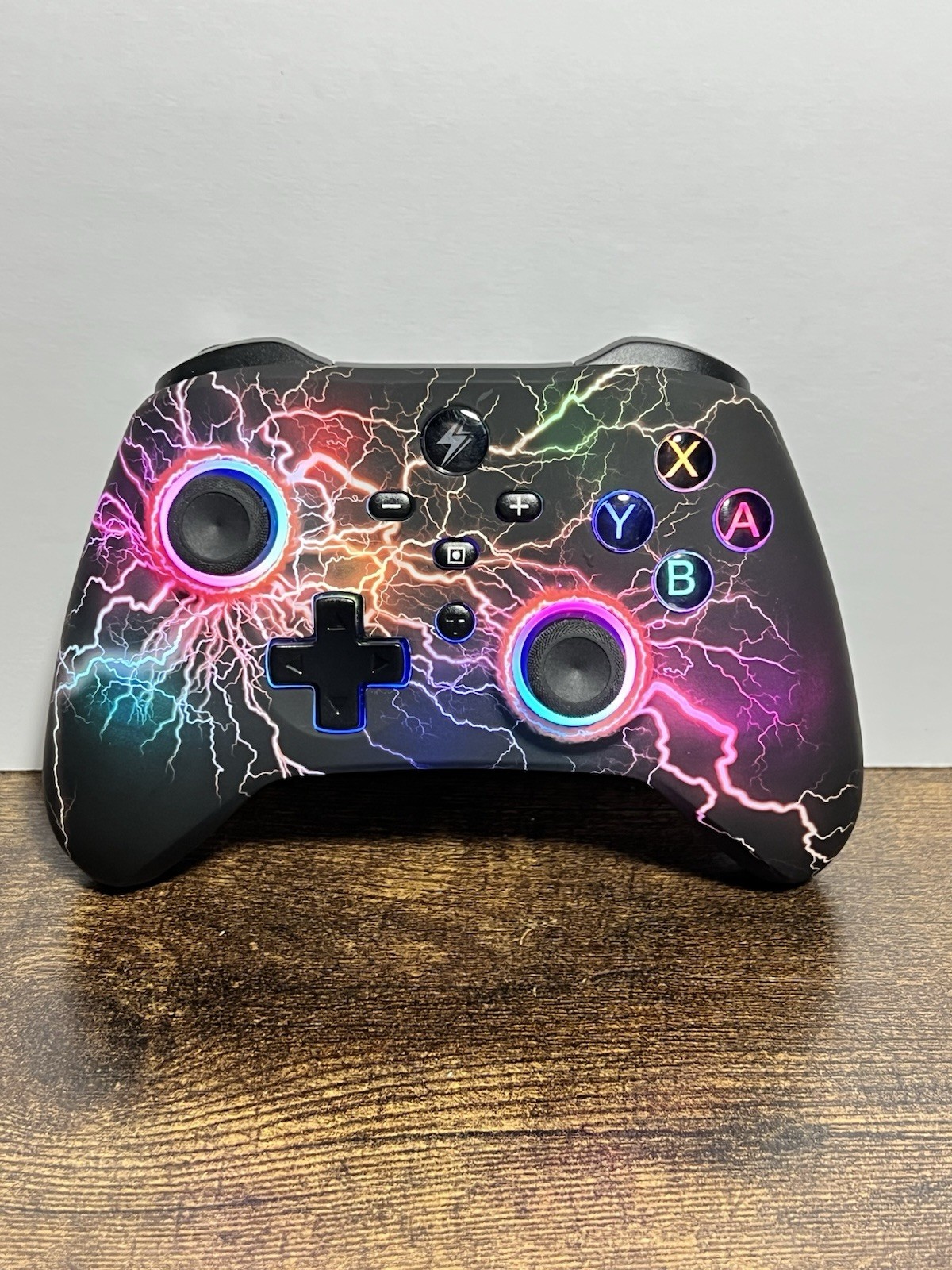 Wireless Switch Controller B01 for Nintendo Switch Lights Up With Charger Tested