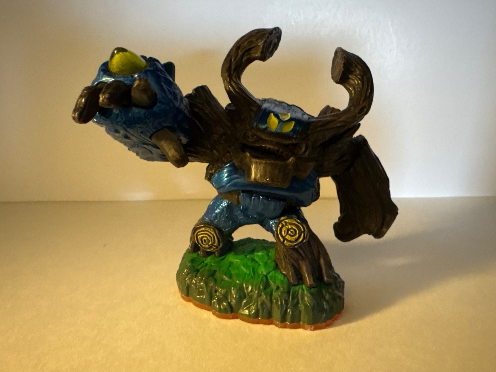 skylanders: giants: giant gnarly tree rex figure