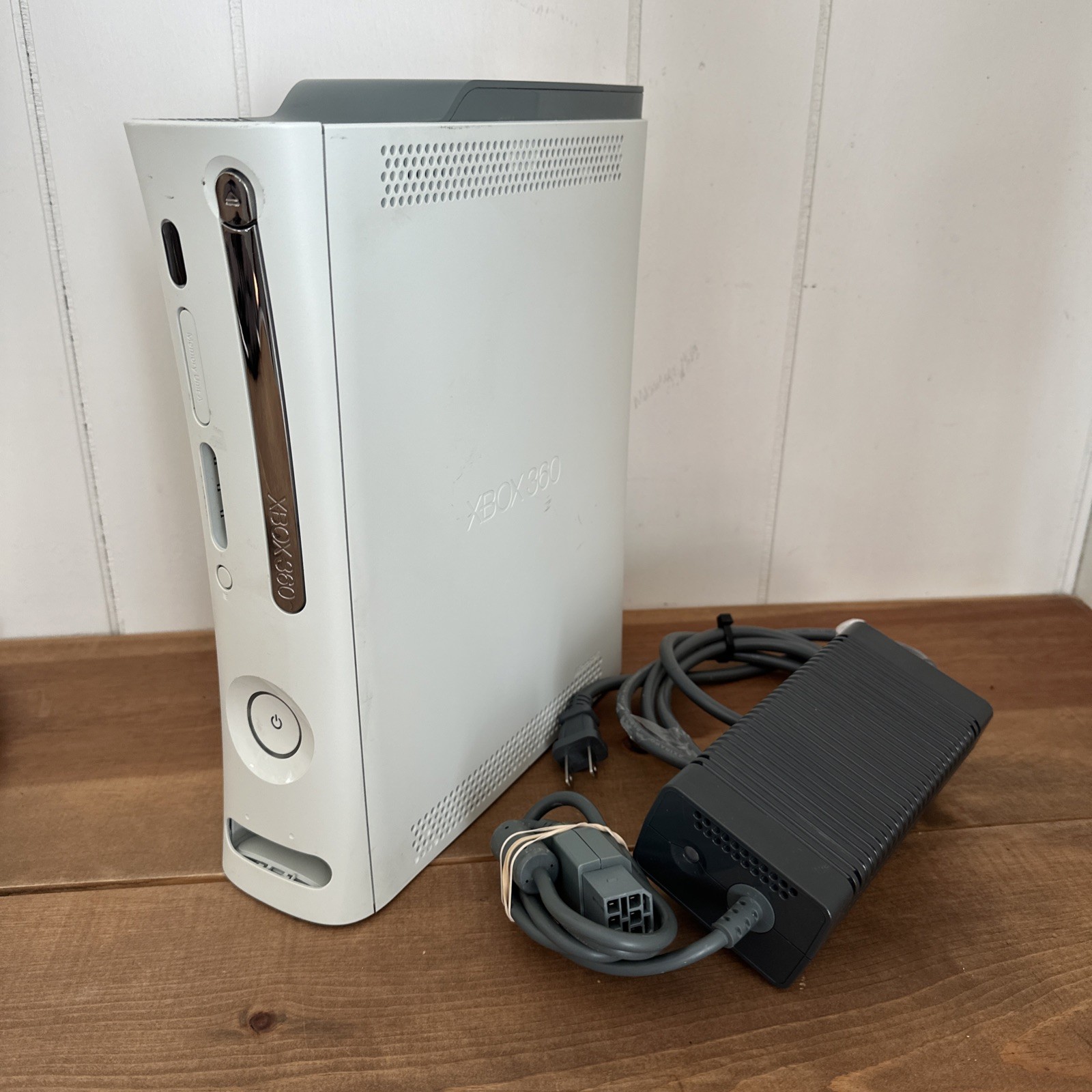 Microsoft Xbox 360 White Console 60GB HDD Console And Power Cable Only Tested