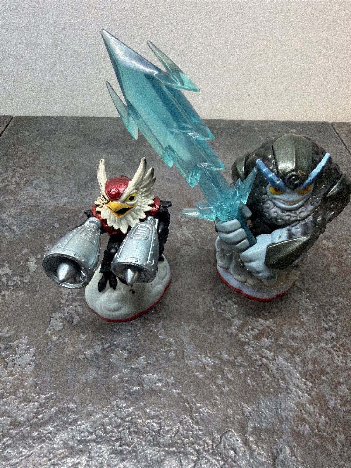Skylanders Character Figure Lot trap team and 6 keys