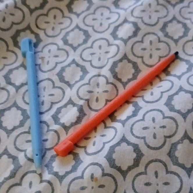 Lot of 2 Plastic Stylus Pens for Video Games – Blue & Orange