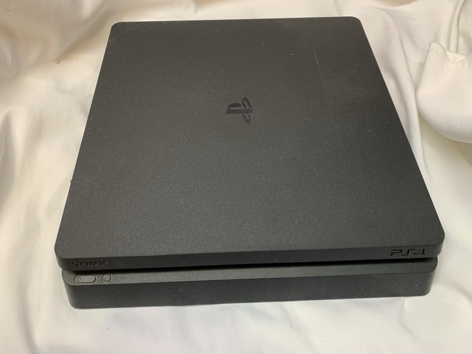 Sony PlayStation 4 Slim 1TB Console CUH-2215B – Disc Drive Issue (READ)